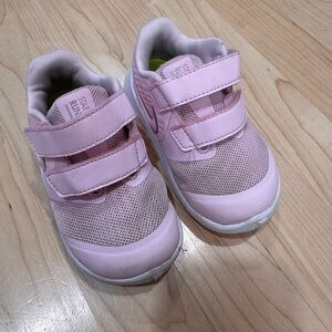 Nike Kids Pink Star Runner Sneakers